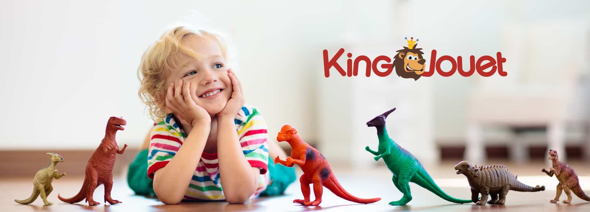 Kind spielt mit King Jouet Dinos